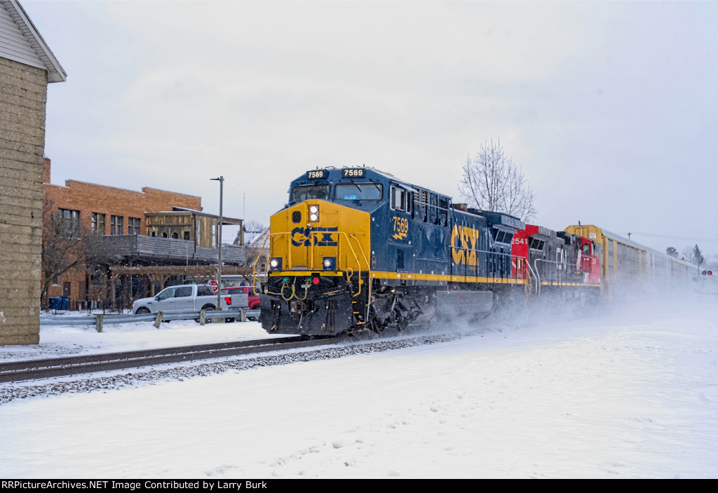 CSX 7569 on CN